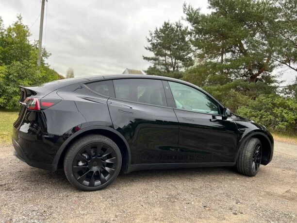 Tesla Model Y 2024 — миниатюра 2
