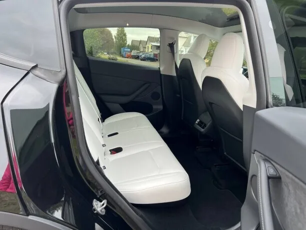 Tesla Model Y 2024 — миниатюра 3