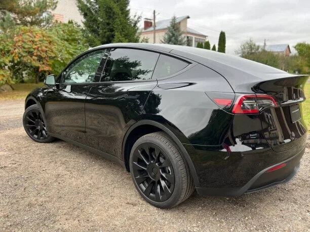 Tesla Model Y 2024 — миниатюра 4