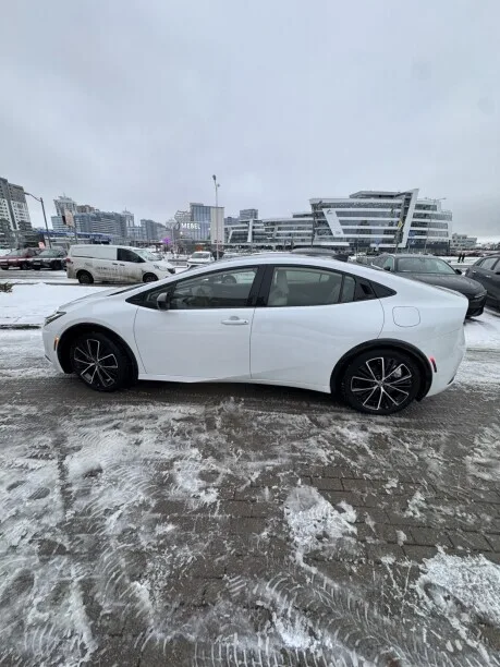 Toyota Prius 2024 — фото 1, купить с доставкой в Москву