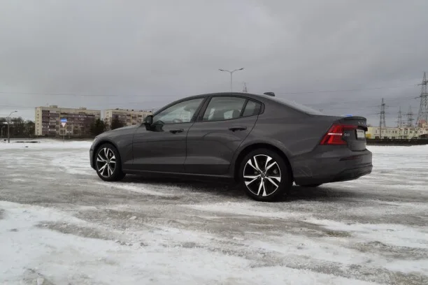 Volvo S60 2024 — миниатюра 2