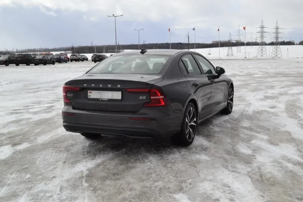 Volvo S60 2024 — миниатюра 5