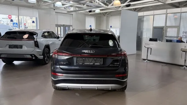Audi Q4 e-tron 2025 — миниатюра 2