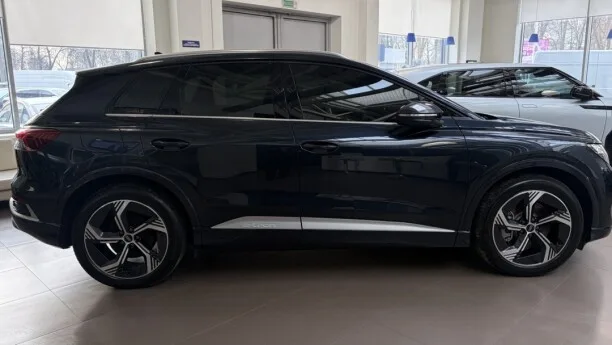 Audi Q4 e-tron 2025 — миниатюра 5
