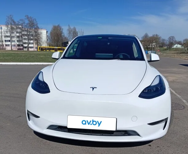 Tesla Model Y 2023 — миниатюра 2