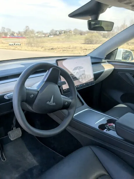 Tesla Model Y 2023 — миниатюра 5