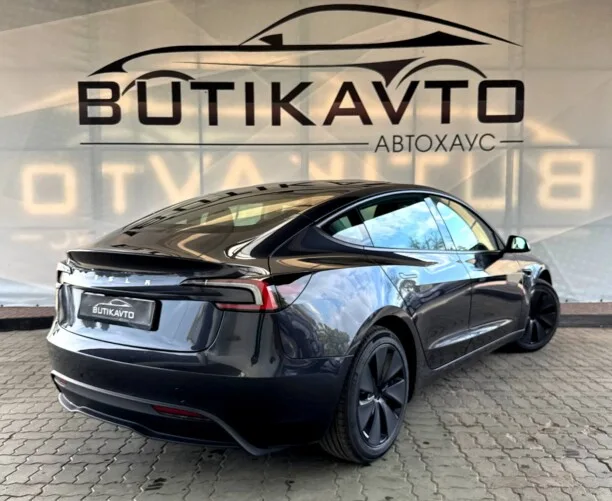 Tesla Model 3 2024 — миниатюра 2