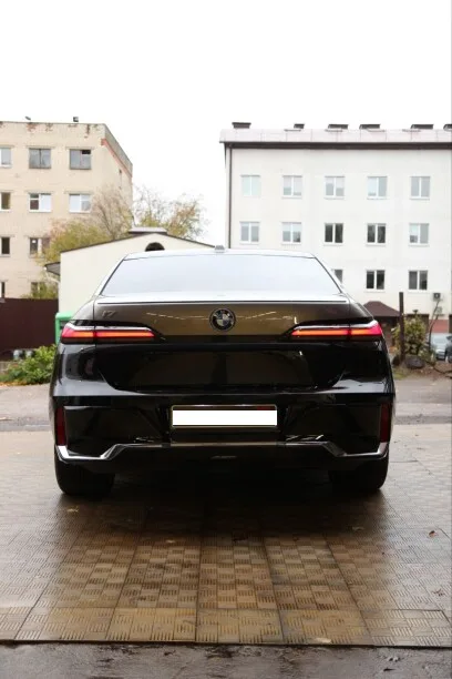 BMW i7 2022 — миниатюра 2