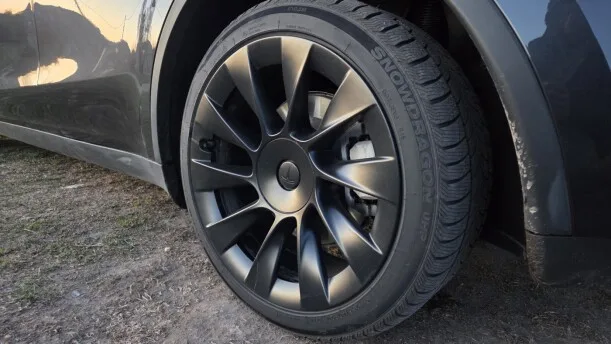 Tesla Model Y 2024 — миниатюра 3