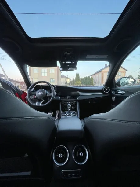 Alfa Romeo Giulia 2022 — миниатюра 3