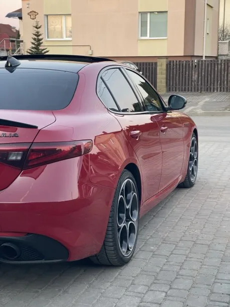 Alfa Romeo Giulia 2022 — миниатюра 4