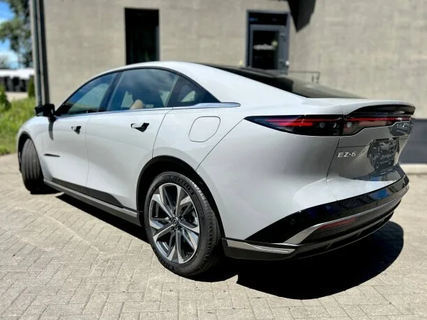 Mazda EZ-6 2025 — миниатюра 2