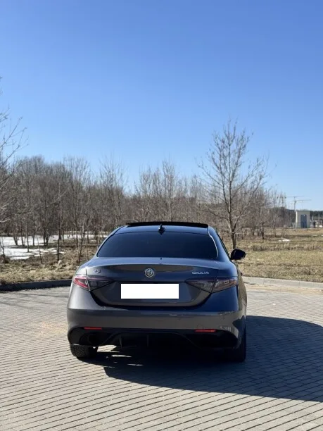 Alfa Romeo Giulia 2023 — миниатюра 3