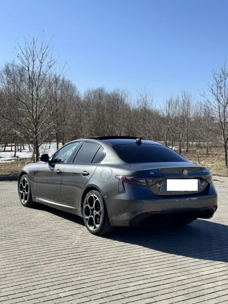Alfa Romeo Giulia 2023 — миниатюра 4