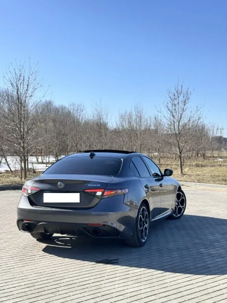 Alfa Romeo Giulia 2023 — миниатюра 5