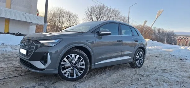 Audi Q4 e-tron 2025 — миниатюра 2