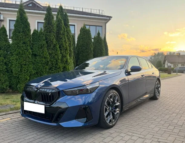 BMW i5 2024 — фото 1, купить с доставкой в Москву