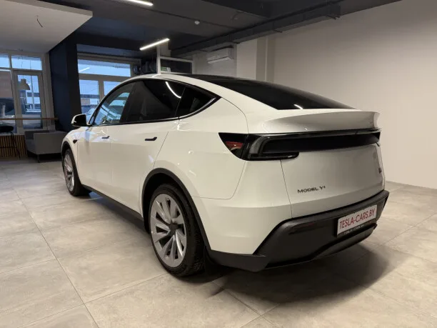 Tesla Model Y 2025 — миниатюра 4