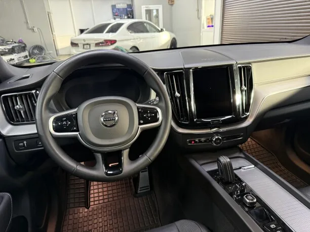 Volvo XC60 2022 — миниатюра 3