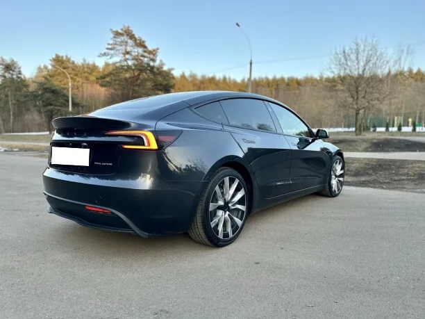 Tesla Model 3 2024 — миниатюра 2