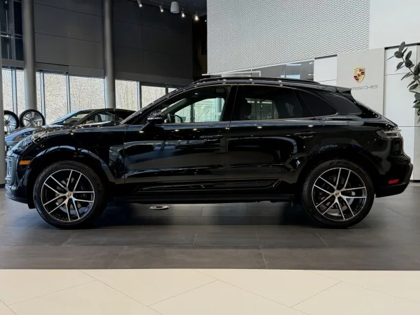 Porsche Macan 2024 — миниатюра 2