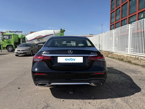 Mercedes-Benz E-Class 2022 — миниатюра 3