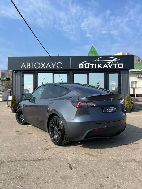 Tesla Model Y 2022 — миниатюра 2