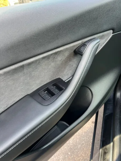Tesla Model Y 2022 — миниатюра 3