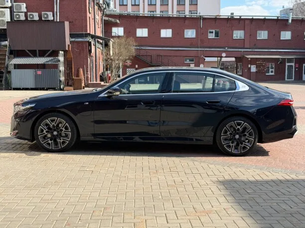 BMW i5 2025 — миниатюра 2