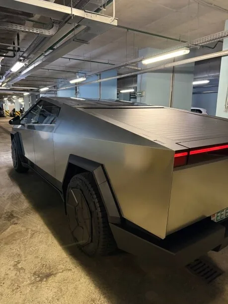 Tesla Cybertruck 2025 — миниатюра 2