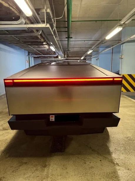 Tesla Cybertruck 2025 — миниатюра 4