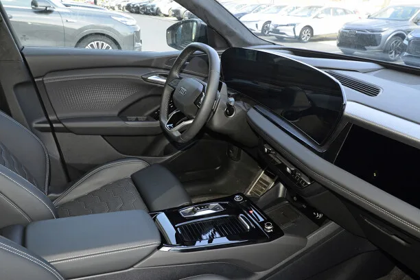 Audi Q6L e-tron 2025 — миниатюра 3