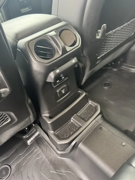 Jeep Wrangler 2024 — миниатюра 3