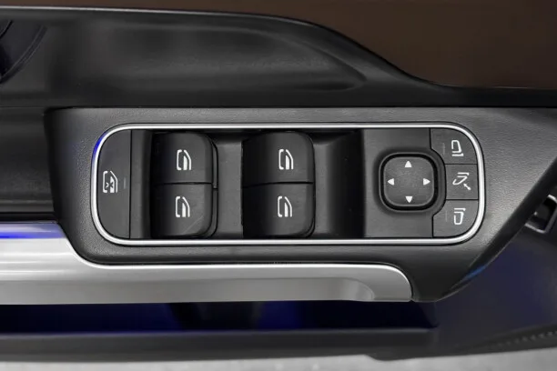Mercedes-Benz EQB 2024 — миниатюра 3