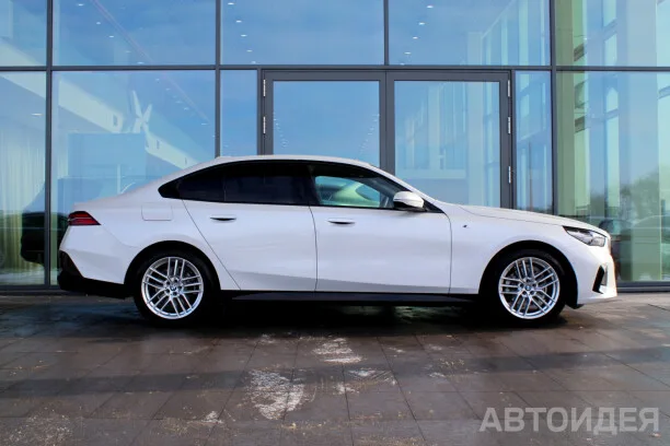 BMW 5 Series 2024 — миниатюра 4