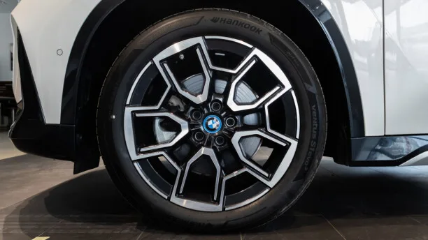 BMW iX1 2023 — миниатюра 3