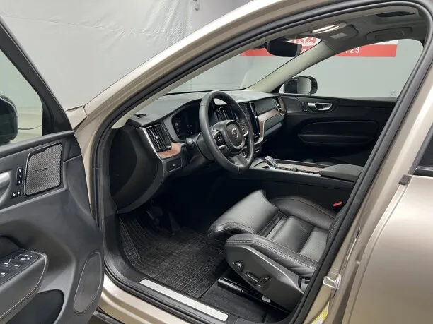 Volvo XC60 2024 — миниатюра 5