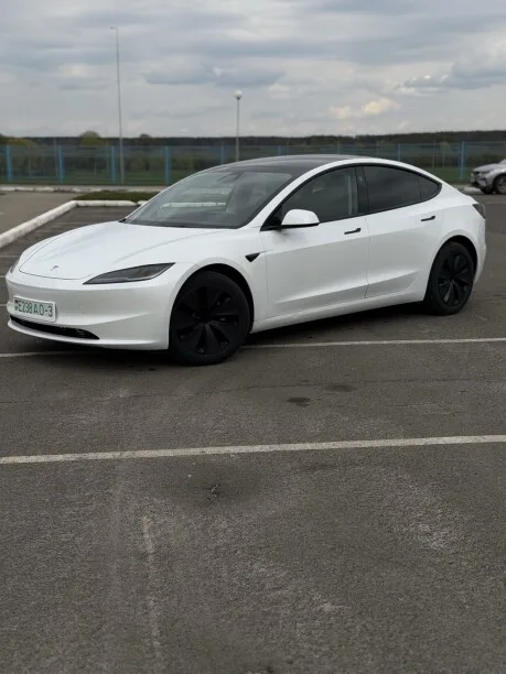Tesla Model 3 2024 — миниатюра 2