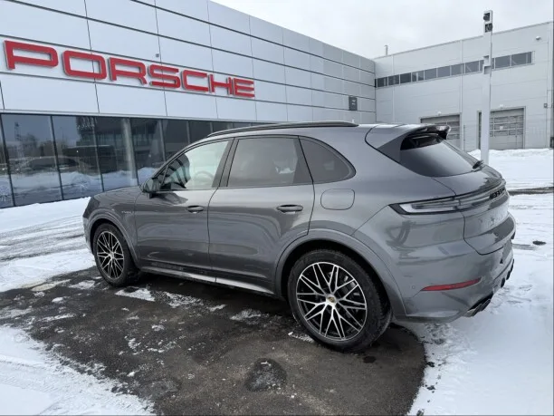Porsche Cayenne 2024 — миниатюра 3