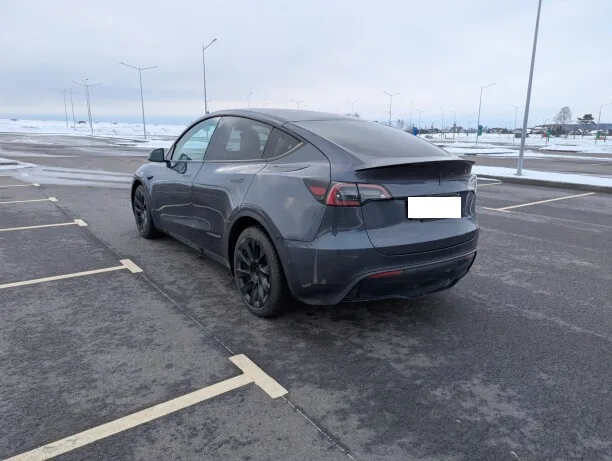 Tesla Model Y 2022 — миниатюра 2