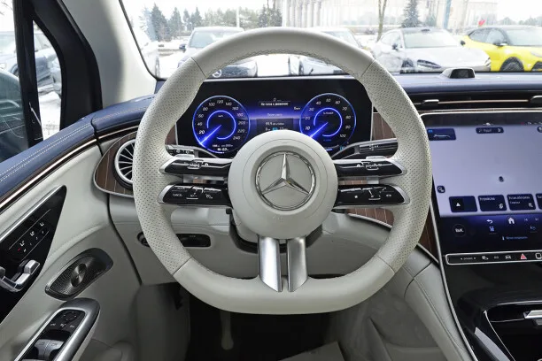 Mercedes-Benz EQE SUV 2024 — миниатюра 3