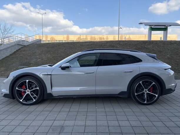 Porsche Taycan 2024 — миниатюра 5