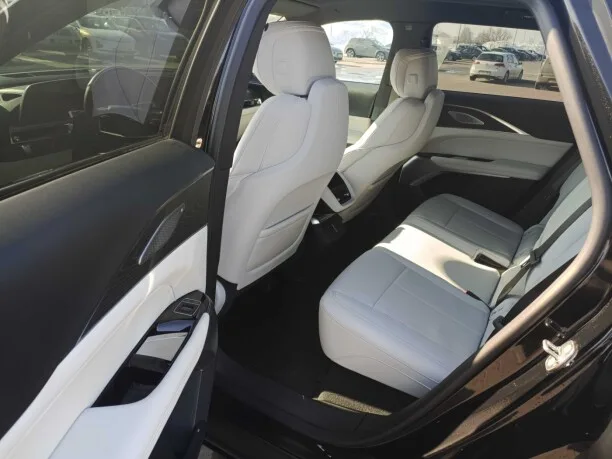 Cadillac Lyriq 2023 — миниатюра 3
