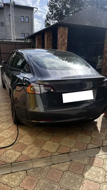 Tesla Model 3 2022 — миниатюра 3