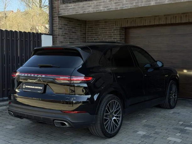 Porsche Cayenne 2022 — миниатюра 2