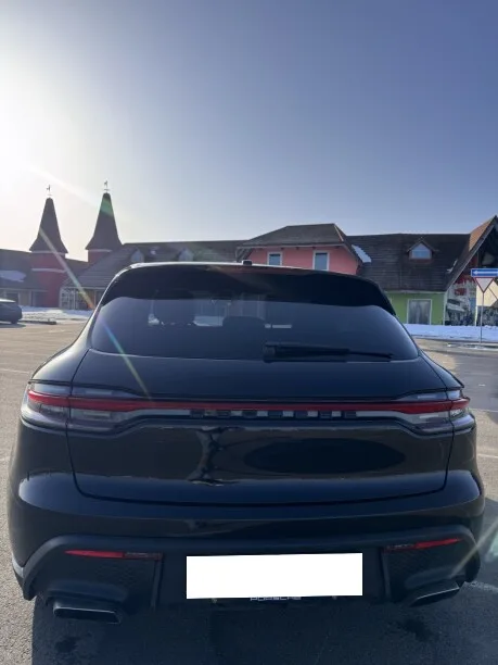 Porsche Macan 2022 — миниатюра 2