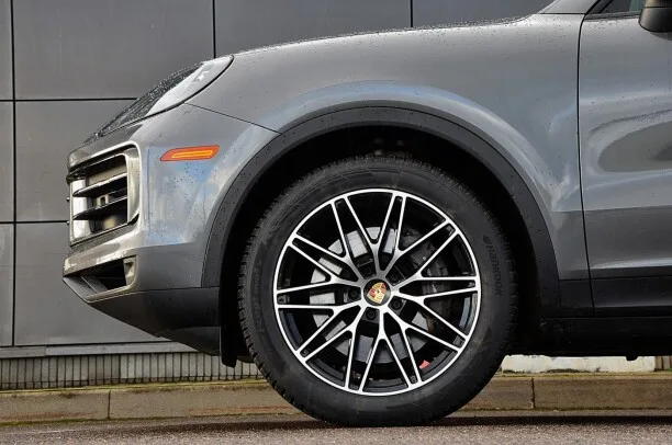 Porsche Cayenne 2024 — миниатюра 5