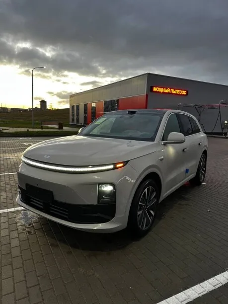 Li Auto L6 2025 — фото 1, купить с доставкой в Москву