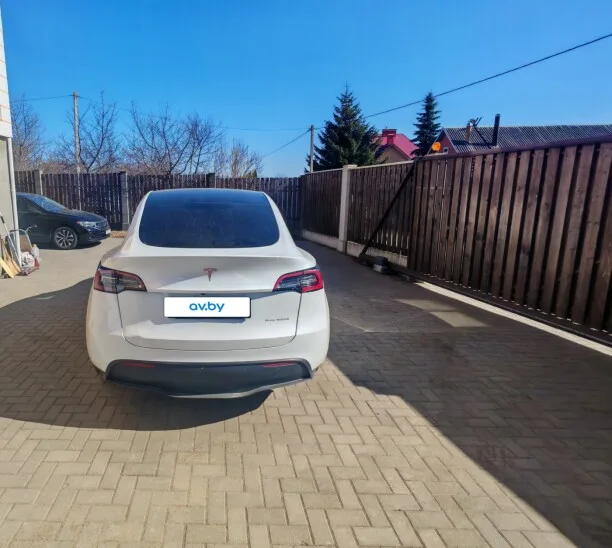 Tesla Model Y 2023 — миниатюра 4
