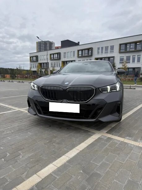 BMW 5 Series 2024 — фото 1, купить с доставкой в Москву